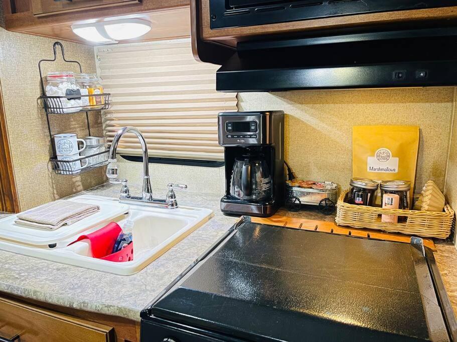 Secluded Rv With Private Hot Tub Apartment Rutherfordton Exterior photo