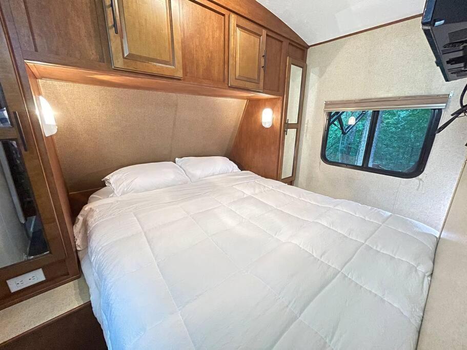 Secluded Rv With Private Hot Tub Apartment Rutherfordton Exterior photo